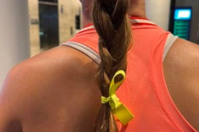 Israeli tennis player defiantly wears yellow ribbon at Australian Open